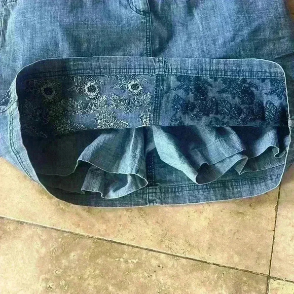 Karen Scott Skort good condition embroidered 8P. Denim. 2 pockets front and back - Picture 3 of 4